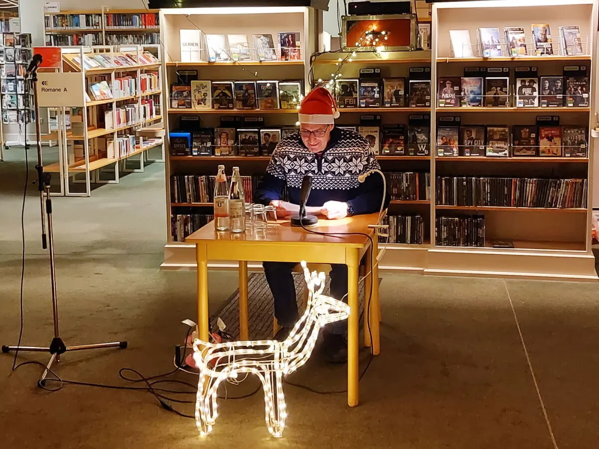 Karim Pieritz liest beim Christmas-Special seine Weihnachtsgeschichte